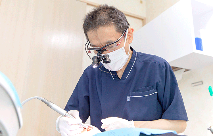 拡大鏡を用いた治療